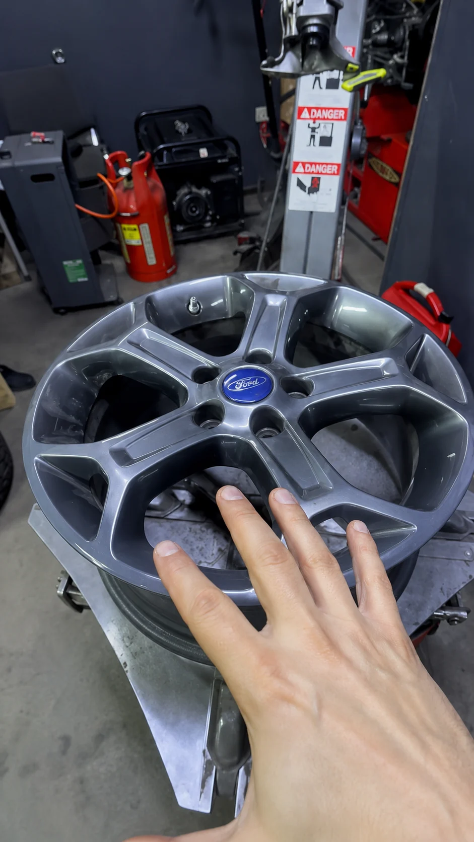 Контроль якості фарбування легкосплавного диска Ford